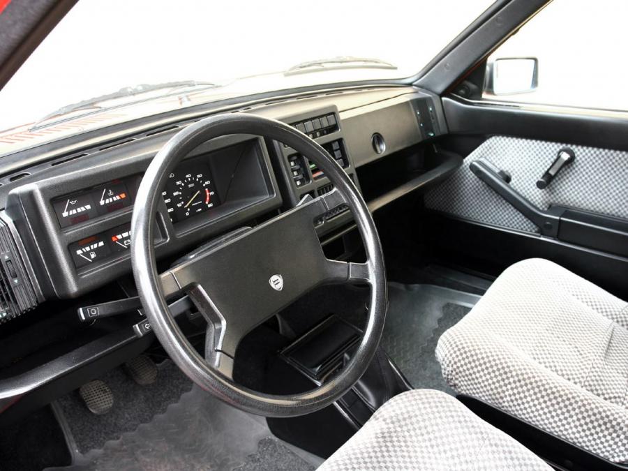  Lancia Delta 1979 года  (фото 27 из 35)